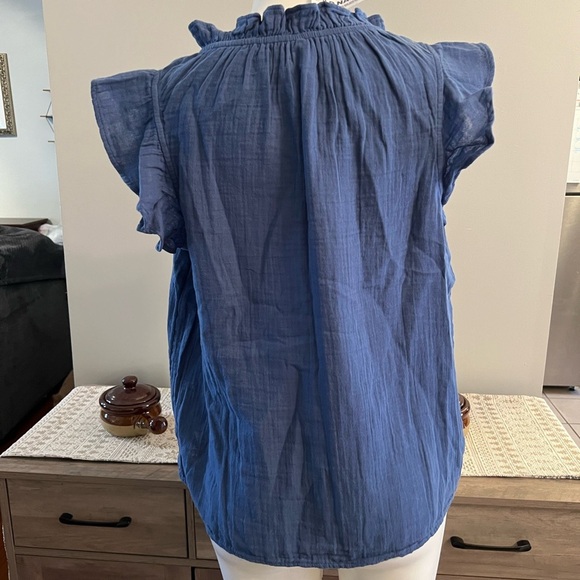 Old Navy Blue Ruffled Cap Sleeve Blouse - Picture 4 of 4